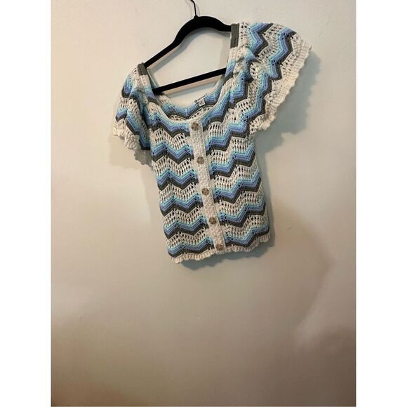 Chevron crochet button front top - Picture 1 of 4